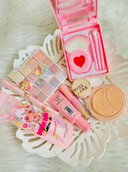 Glowing Cute Makeup Combo